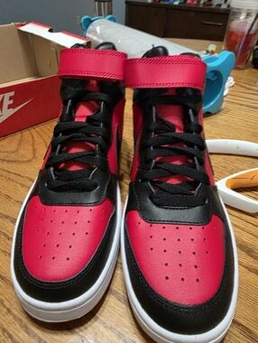Nike Court Borough Kids High-Top Sneakers in Red and Black Size 6y/7.5w NEW!